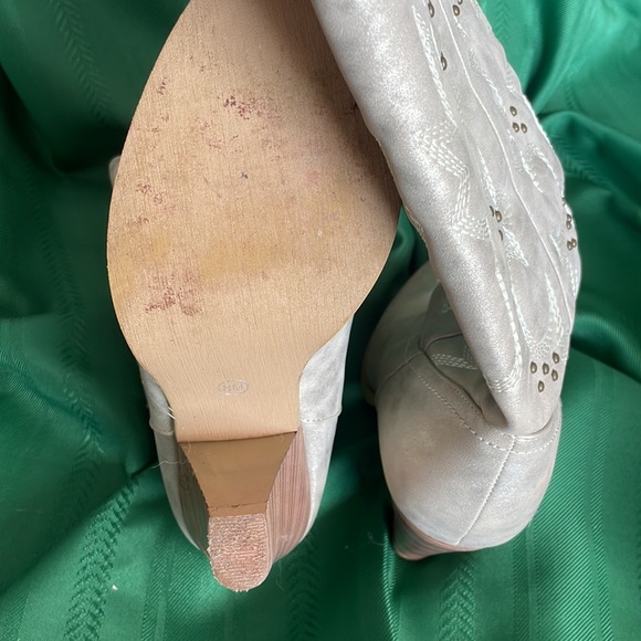 COPY - Size 8M Hot Tomato Boots like new, worn once, not in original box - Picture 2 of 5